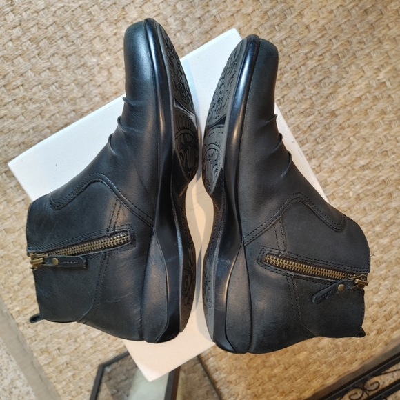 Aetrex Kailey Bootie, Black 7 - Picture 10 of 11